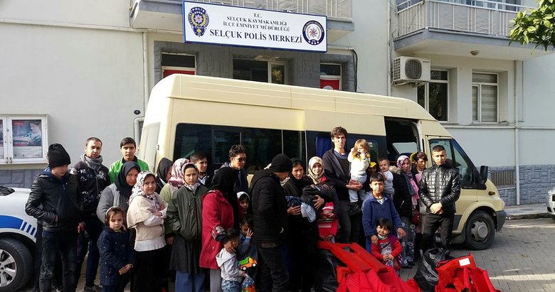 İzmir’de boğulmaktan kurtulan mültecilere halk sahip çıktı