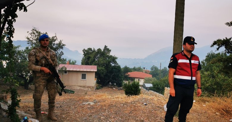 Askerler Datça’da yangın nöbeti tutuyor!
