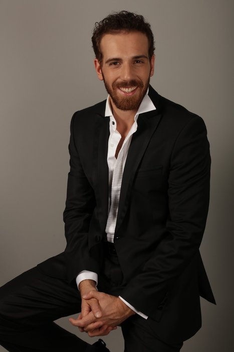 Emre Yetim’e kız arkadaşından ’çekirdek ’dayağı!