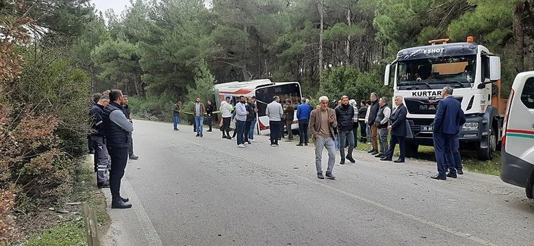 İzmir’de ESHOT otobüsüne tır çarptı: 1 ölü, 3 yaralı