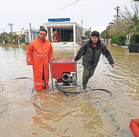 Sağanak Çeşme’yi vurdu