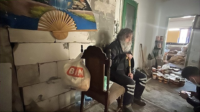 cop-ev-faciasi-gorenleri-soke-etti-bir-yildir-evden-cikmadigi-ortaya-cikti-1778081990982.jpeg