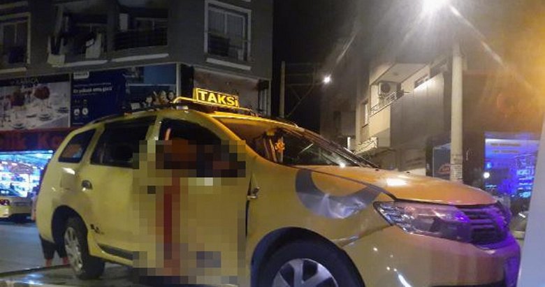 İzmir’de otomobille taksi çarpıştı