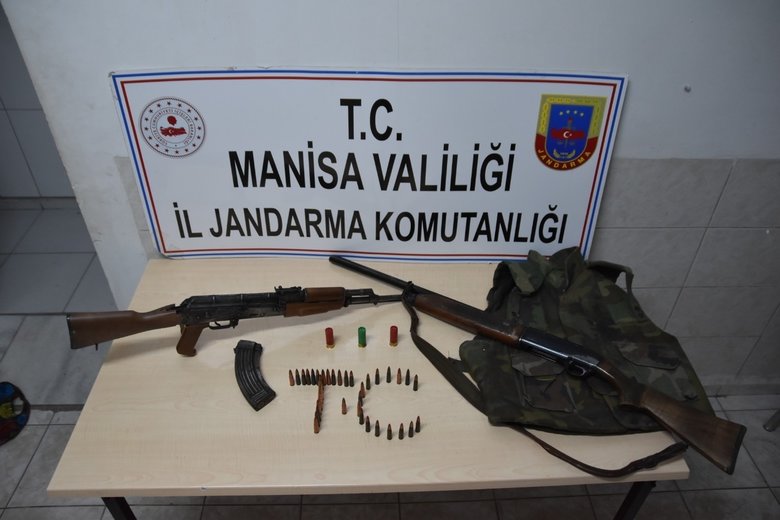 Jandarmadan baskın! Ev değil adeta cephanelik