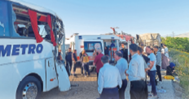 Yolcu otobüsü TIR’a çarptı: 26 kişi yaralandı