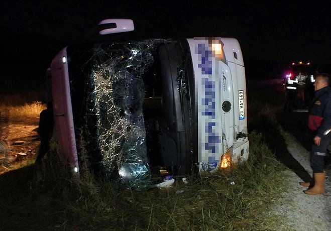 Agri Izmir Otobusu Devrildi 3 Olu 43 Yarali Ucuncu Sayfa Haberleri