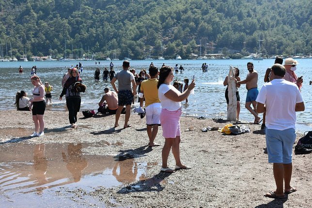 Kızkumu'nun 'prenses' heykeli şimdi de 'küllük' olarak kullanılıyor