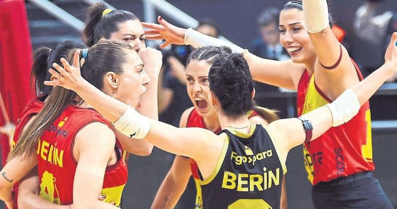 Göz-Göz derbi zaferini kutluyor