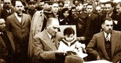 Atatürk’ün 23 Nisan Çocuk Bayramı fotoğraflarını hiç görmediniz...