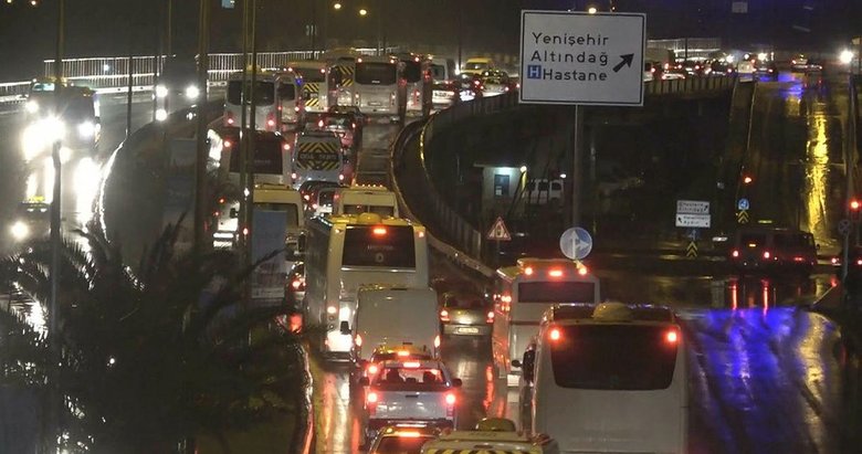İZBAN grevi sebebiyle İzmir’de trafik yine çileye dönüştü