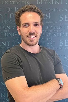 Emre Yetim’e kız arkadaşından ’çekirdek ’dayağı!