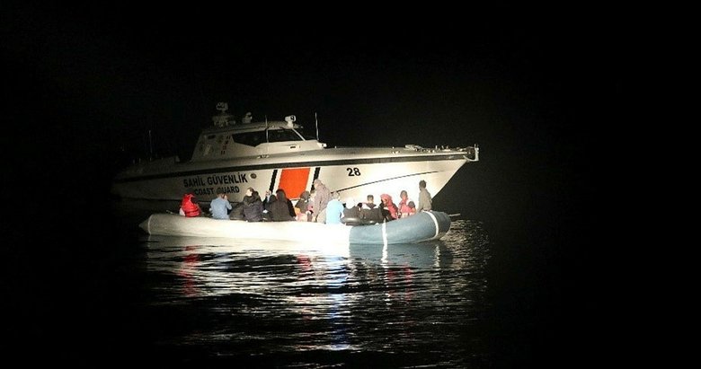 Ayvalık’ta 32 düzensiz göçmen kurtarıldı