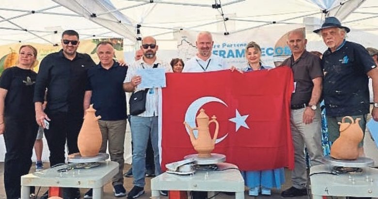 Menemenli çömlek ustaları Fransa’dan birincilikle döndü