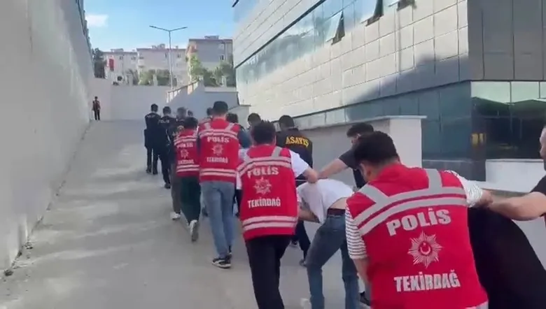 izmir-dahil-8-ilde-es-zamanli-operasyon-19-milyon-tllik-vurgunda-9-tutuklama-1791100919971.jpeg