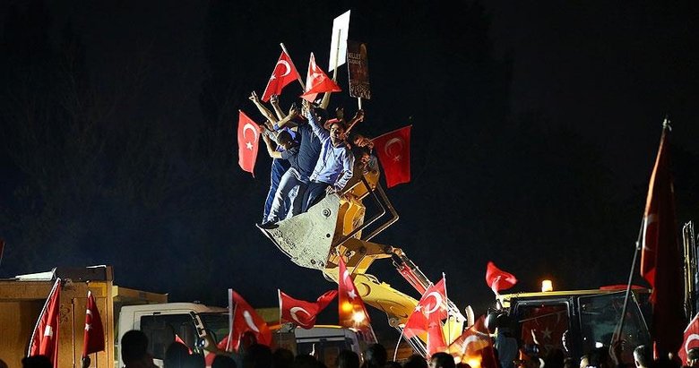 Dakika dakika 15 Temmuz... Milletin ihanete karşı zaferi