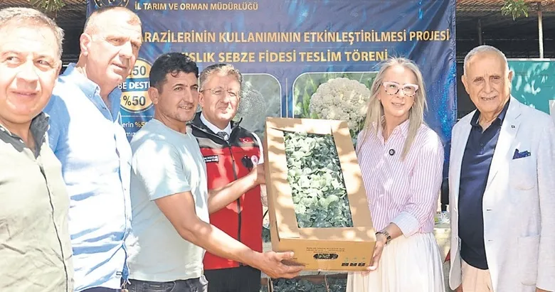 ‘İzmirli çiftçilerimizin her zaman yanındayız’