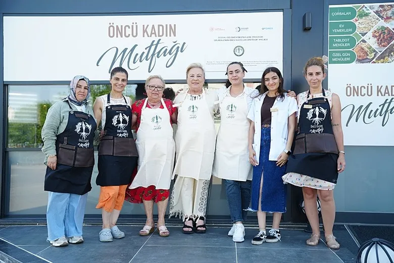 1915-canakkale-koprusu-umut-oldu-geliboluda-kadinlar-kendi-mutfagini-kurdu-1787565339723.jpeg