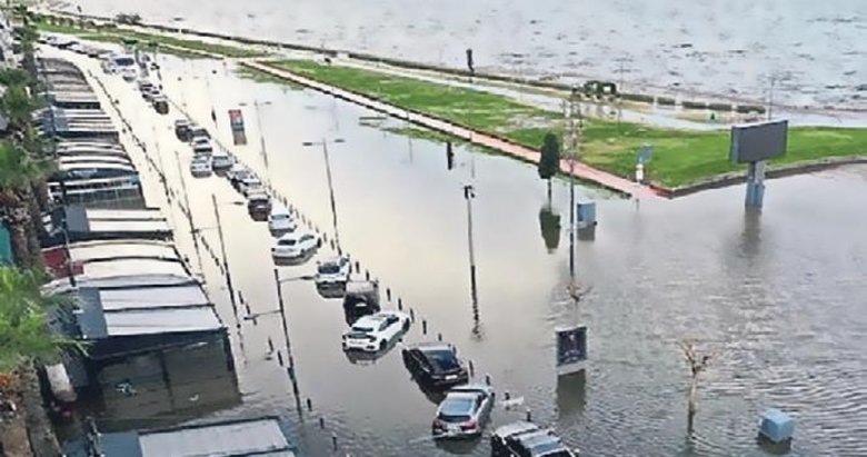 Kordon artık yağmur yağmadan taşıyor! Esnaf acil önlem alınmasını istedi