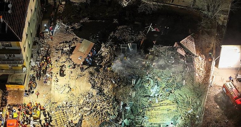 Konya’da bina çöktü: Geriye sadece enkaz kaldı