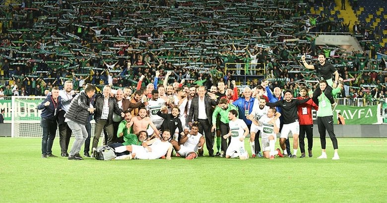 Denizlispor 9 yıl sonra Süper Lig’in kapısında
