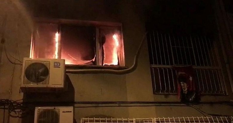 İzmir’de ev yangınında anne ve bebeği mahsur kaldı