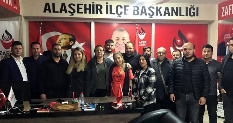 Manisa Alaşehir’de Zafer Partisi’nden toplu istifa