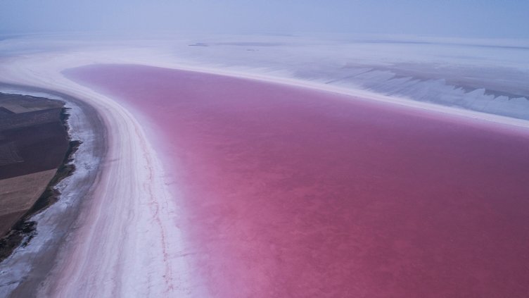 Tuz Gölü’nün rengi değişti