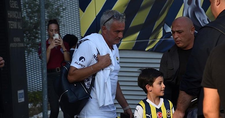 Göztepe ile karşılaşacak Fenerbahçe İzmir’e geldi