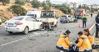 Menderes’te zincirleme kaza: 7 kişi yaralandı