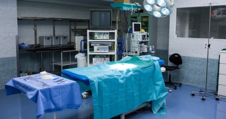 Hastanede yere düşen kadın tekniker hayatını kaybetti