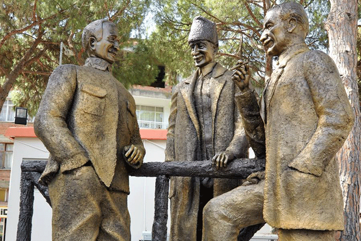 Atatürk’ün heykeline bile sahip çıkamıyorlar
