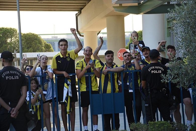 Göztepe ile karşılaşacak Fenerbahçe İzmir’e geldi