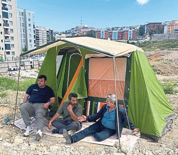 Hak sahiplerinden çadırlı isyan