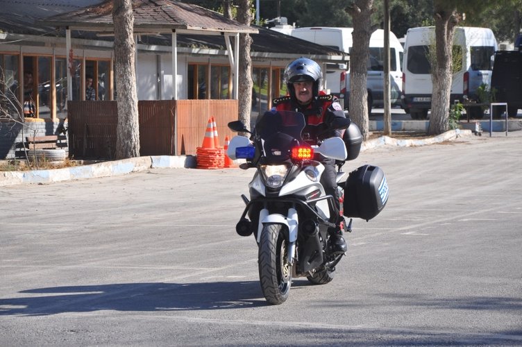 İzmir’de duygulandıran anlar! Fethi Sekin’in motosikleti ilk kez törene getirildi