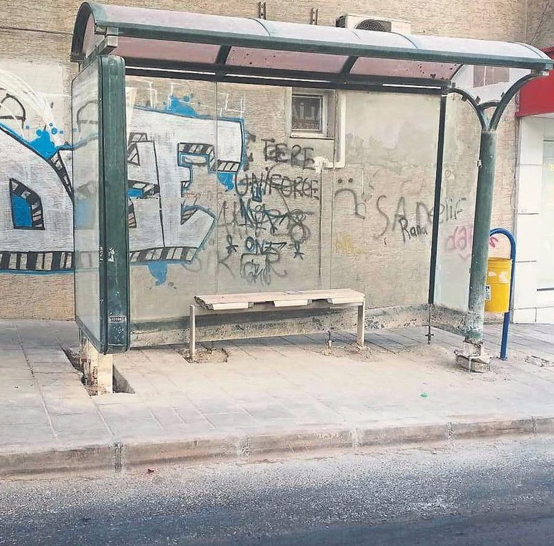 Otobüs durağının hali halkı çileden çıkardı!