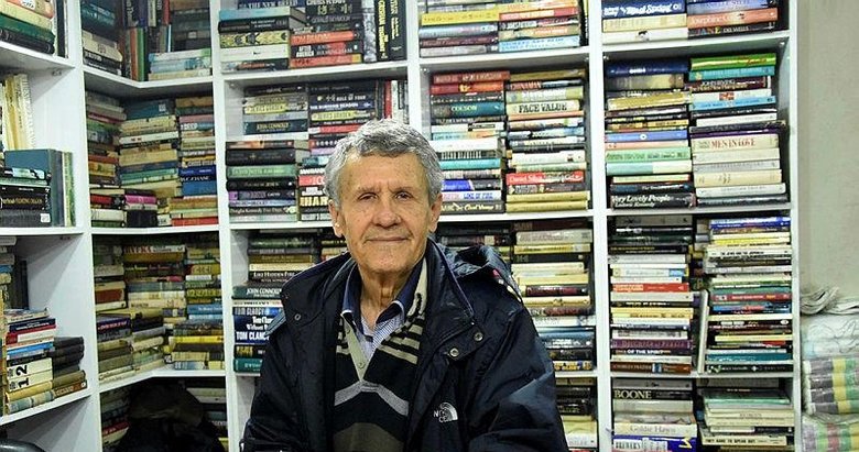İzmir’de 46 yılda sokağa atılan 100 bin kitabı topladı dükkan açtı