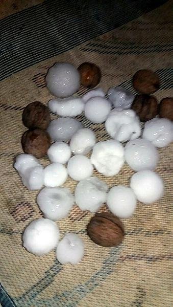 Çeşme’yi hortum diğer ilçeleri dolu vurdu