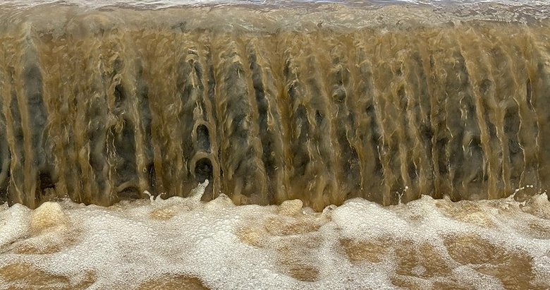 Uşak’ta dere taştı: İş yerlerine kadar ulaştı