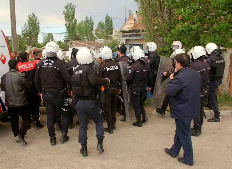 Erzurum’da silahlı kavga: 1 ölü, 2’si polis 14 yaralı