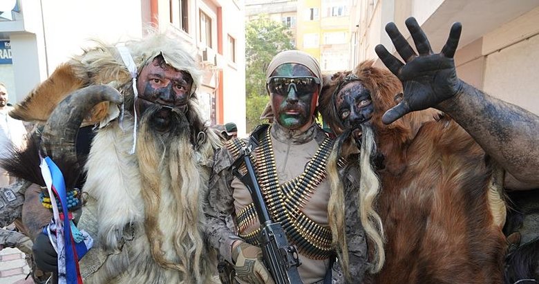 Düşmana korku saldılar! Balıkesir’in kurtuluş töreninde ’Tülütabak’ gösterisi