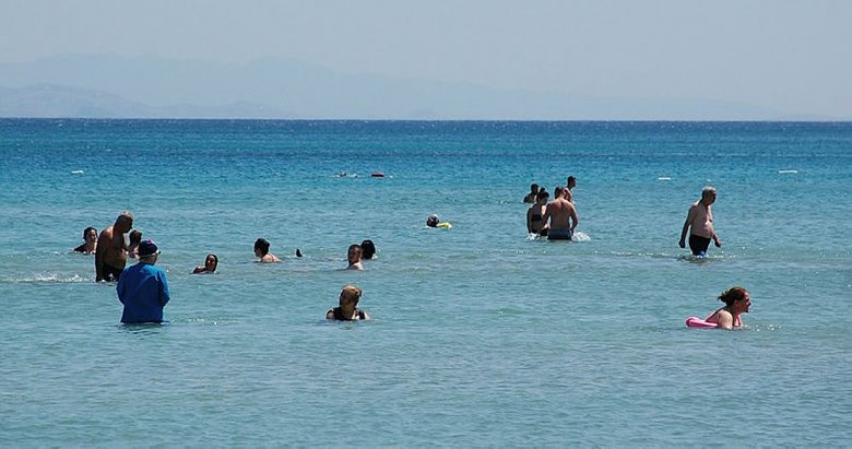 Dünyaca ünlü Altınkum Plajı’nda kısıtlamasız ilk cumartesi günü