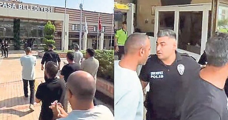 Kemalpaşa’da işten atılan işçiler belediyeyi bastı