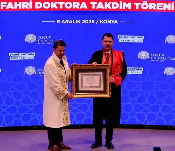 bakan-kuruma-selcuk-universitesinden-fahri-doktora-unvani-1765292573775.jpeg