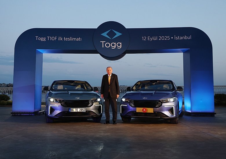 Başkan Recep Tayyip Erdoğan’a TOGG T10F hediye edildi