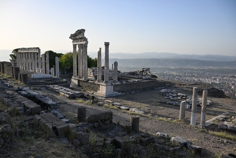İzmir’in hazineleri kazılarla gün yüzüne çıkarılıyor