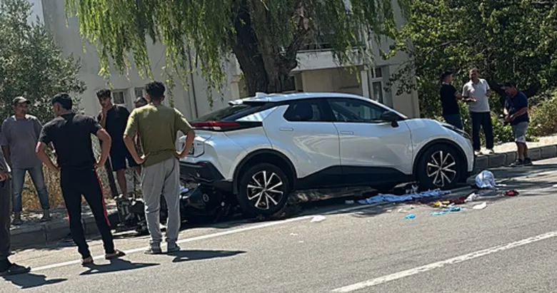 Çanakkale’de acı olay: Araçtan kaçmak isteyen motosikletli iki arkadaş park halindeki otomobile çarpararak can verdi