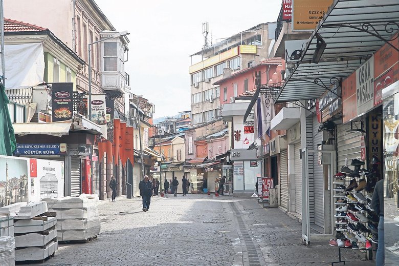 Tarihi Kemeraltı Çarşısı eski günlerini arıyor