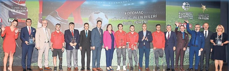 Fotomaç’ın düzenlediği Süper Lig’in En iyileri Ödül Töreni Turkuvaz Medya Merkezi’nde yapıldı
