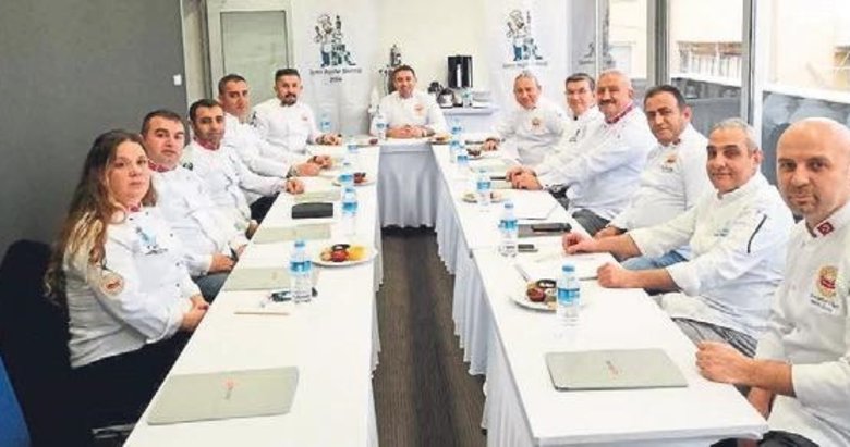 İzmir Aşçılar Derneği’nde Bucak güven tazeledi