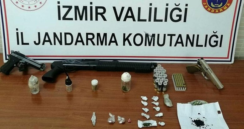 İzmir’de uyuşturucu operasyonunda 4 kişi gözaltına alındı